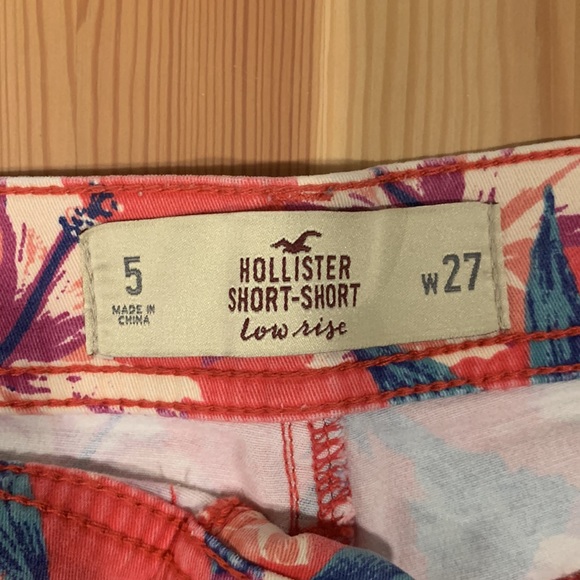 Low rise short-shorts - Picture 3 of 3